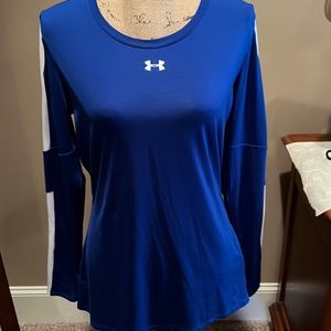 UNDER ARMOUR WOMENS LONG SLEEVED HEATGEAR SHIRT IN SZ MEDIUM…VERY GENTLY WORN!!